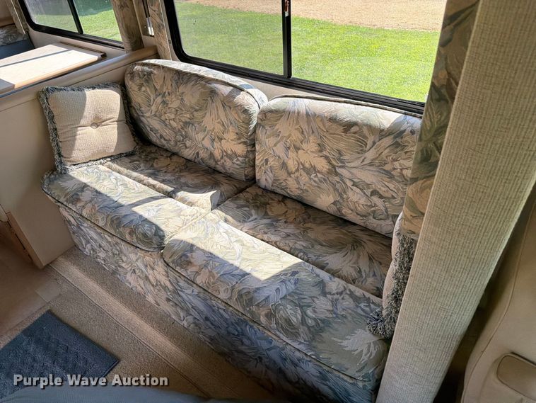 image for item FB5875 2002 National RV Sea Breeze RV