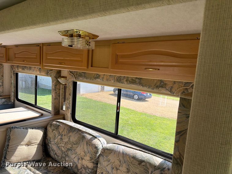 image for item FB5875 2002 National RV Sea Breeze RV
