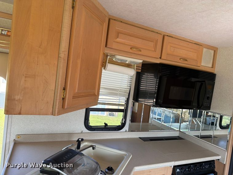 image for item FB5875 2002 National RV Sea Breeze RV
