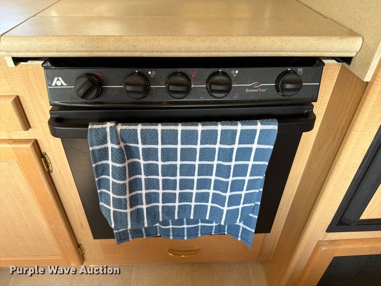image for item FB5875 2002 National RV Sea Breeze RV