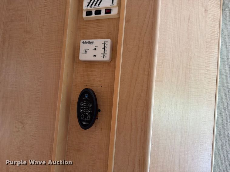 image for item FB5875 2002 National RV Sea Breeze RV