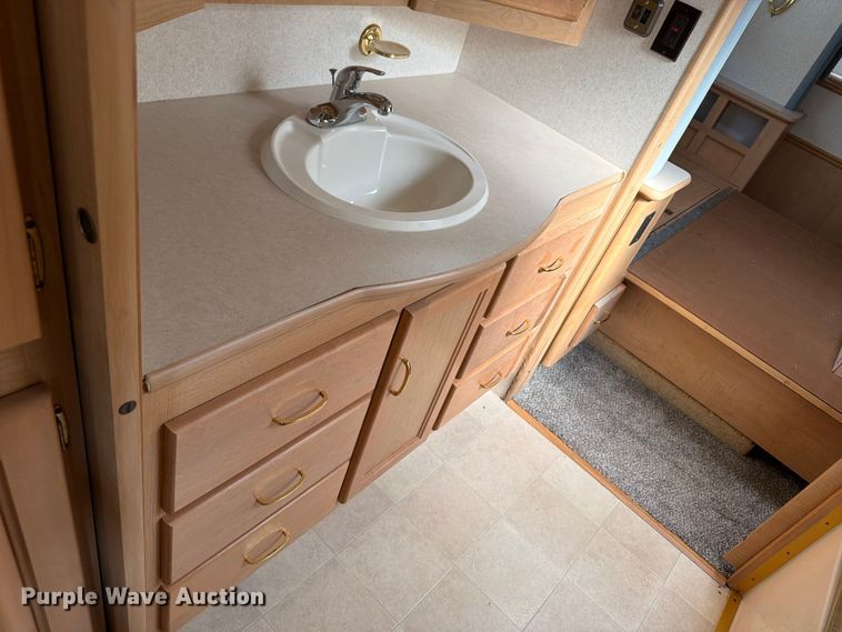 image for item FB5875 2002 National RV Sea Breeze RV