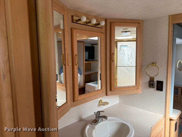 image for item FB5875 2002 National RV Sea Breeze RV