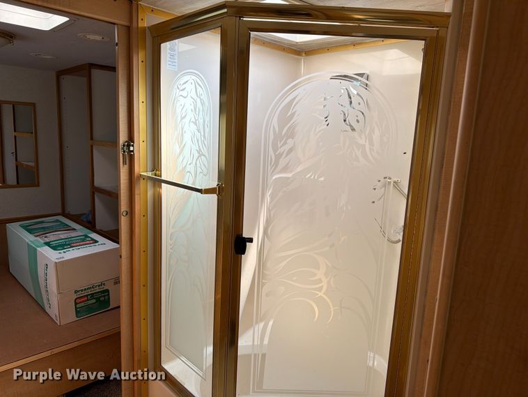 image for item FB5875 2002 National RV Sea Breeze RV