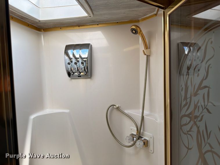 image for item FB5875 2002 National RV Sea Breeze RV