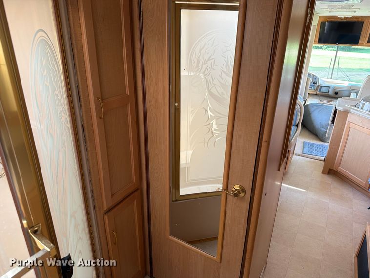 image for item FB5875 2002 National RV Sea Breeze RV
