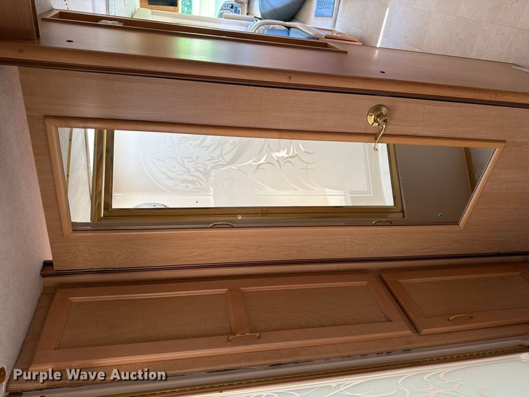 image for item FB5875 2002 National RV Sea Breeze RV