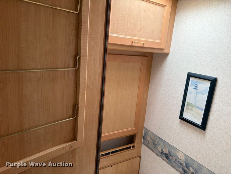 image for item FB5875 2002 National RV Sea Breeze RV
