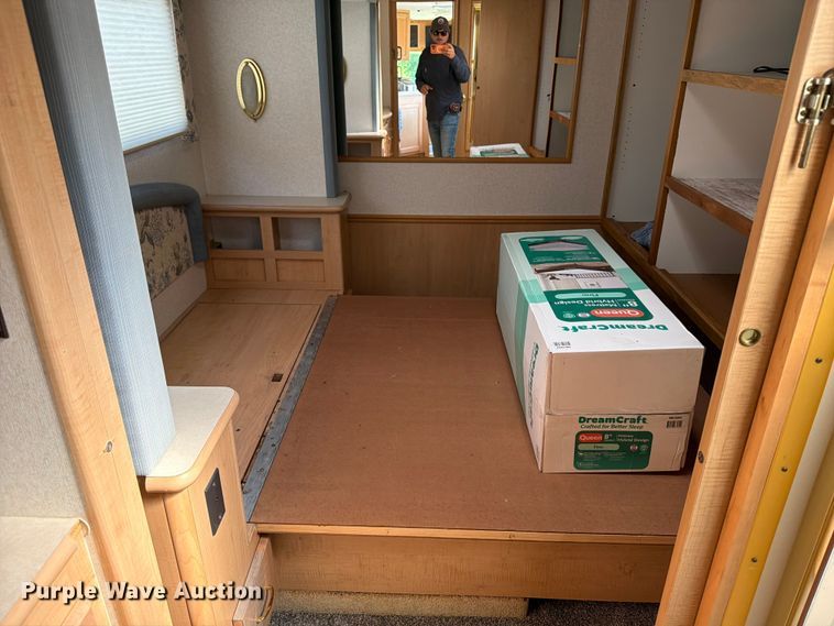 image for item FB5875 2002 National RV Sea Breeze RV