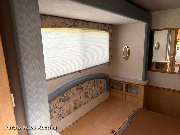 image for item FB5875 2002 National RV Sea Breeze RV