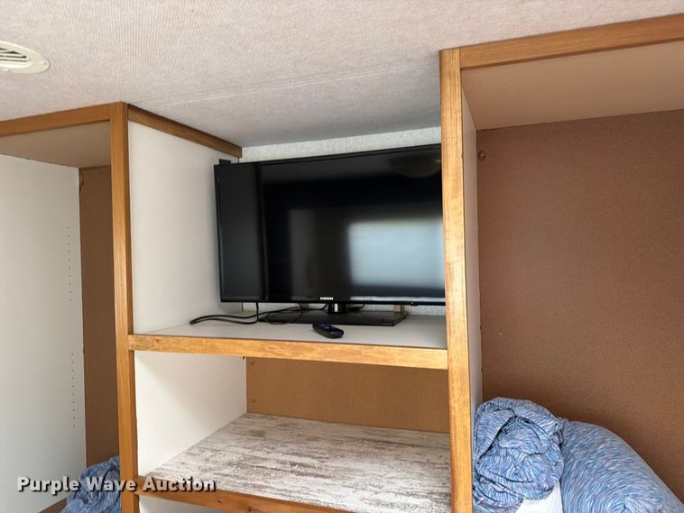 image for item FB5875 2002 National RV Sea Breeze RV