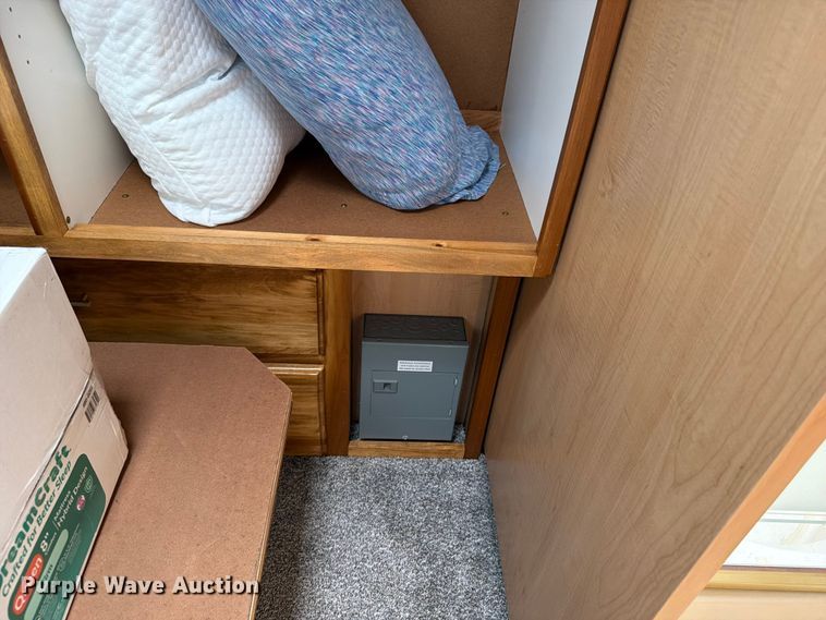 image for item FB5875 2002 National RV Sea Breeze RV