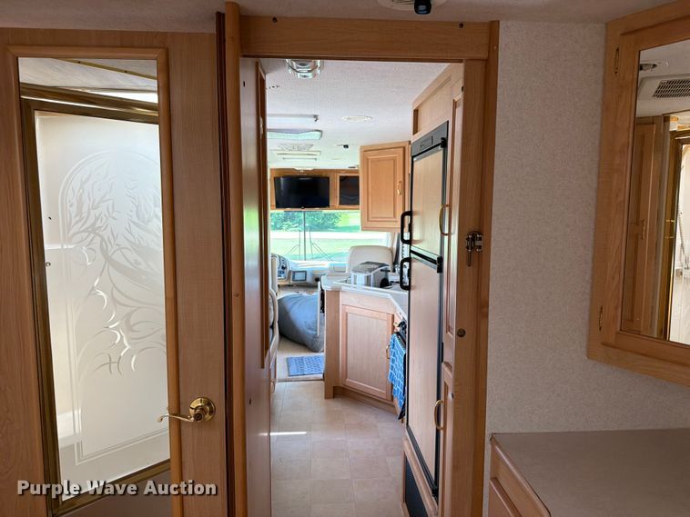 image for item FB5875 2002 National RV Sea Breeze RV