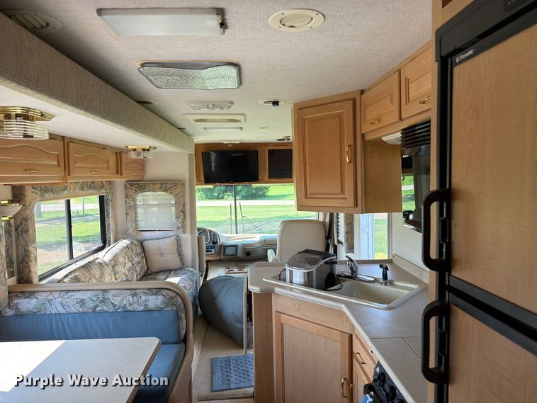 image for item FB5875 2002 National RV Sea Breeze RV