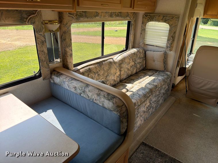 image for item FB5875 2002 National RV Sea Breeze RV