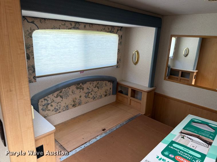 image for item FB5875 2002 National RV Sea Breeze RV