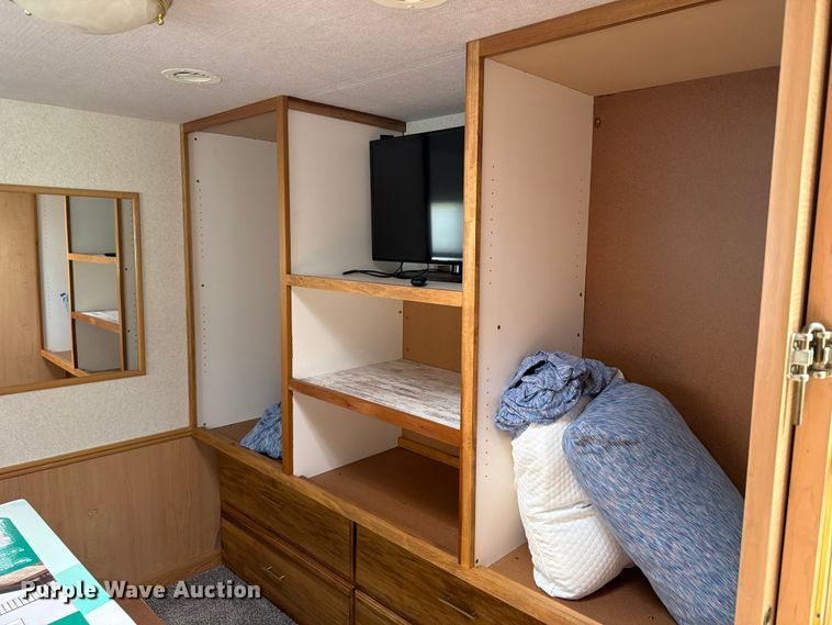 image for item FB5875 2002 National RV Sea Breeze RV