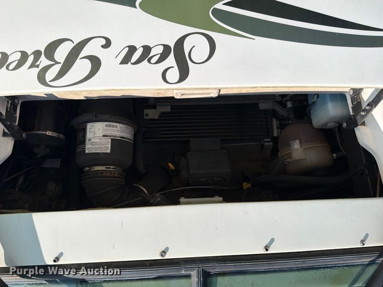 image for item FB5875 2002 National RV Sea Breeze RV