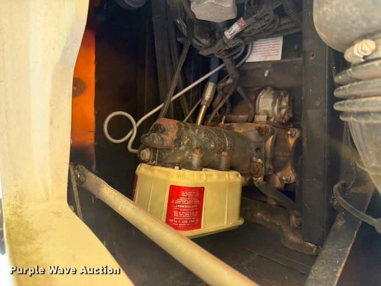 image for item FB5875 2002 National RV Sea Breeze RV