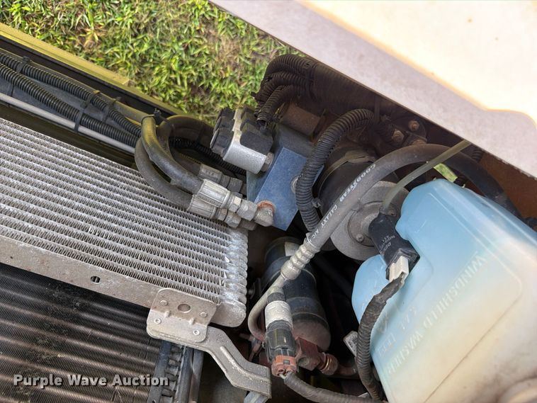 image for item FB5875 2002 National RV Sea Breeze RV