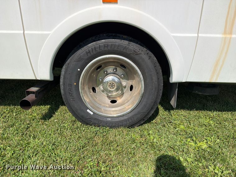 image for item FB5875 2002 National RV Sea Breeze RV