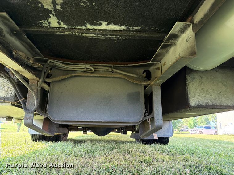 image for item FB5875 2002 National RV Sea Breeze RV