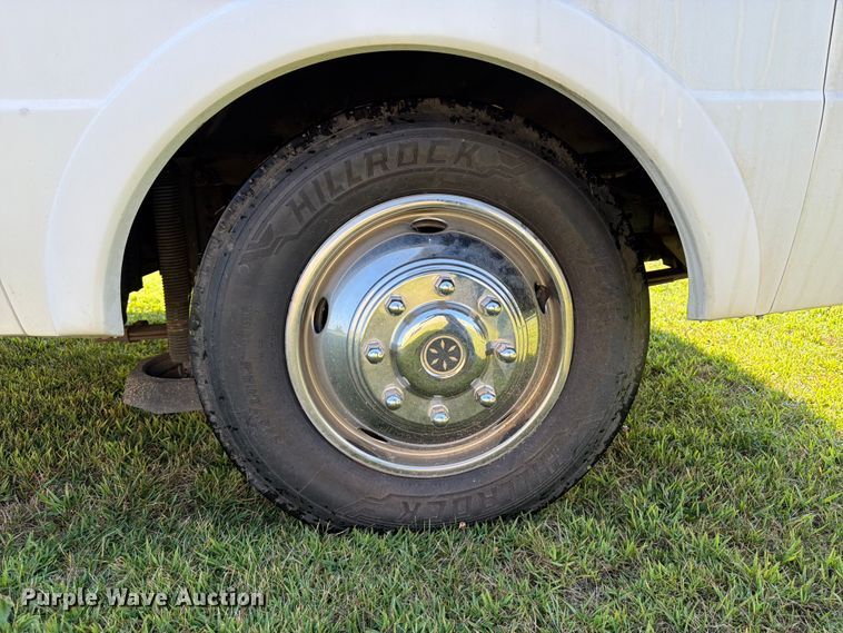 image for item FB5875 2002 National RV Sea Breeze RV