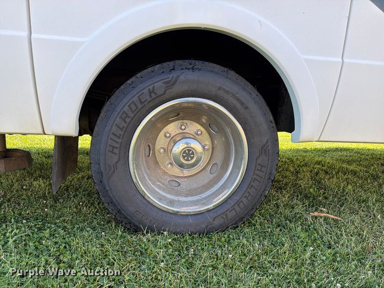 image for item FB5875 2002 National RV Sea Breeze RV