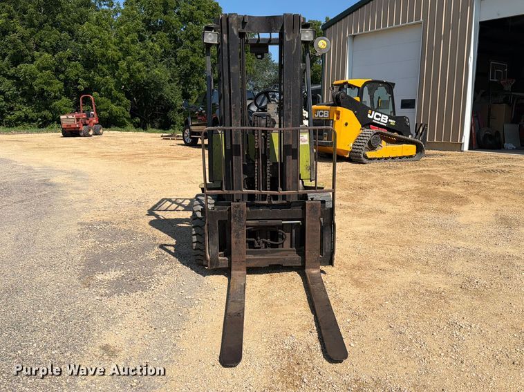 image for item FB5876 Clark CGP-30 forklift