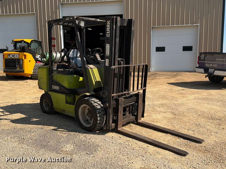 image for item FB5876 Clark CGP-30 forklift