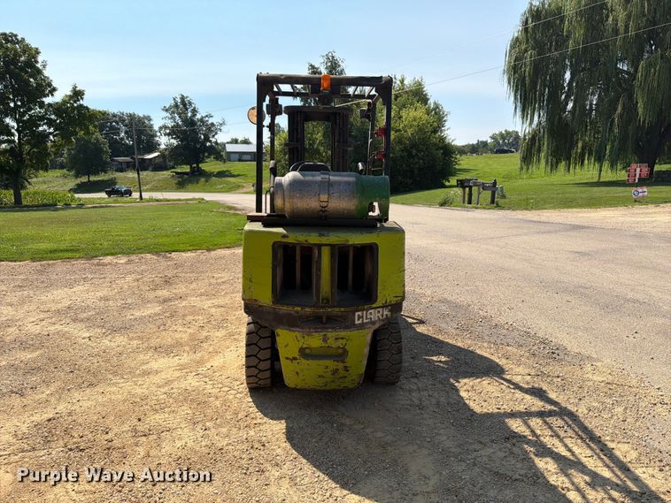 image for item FB5876 Clark CGP-30 forklift