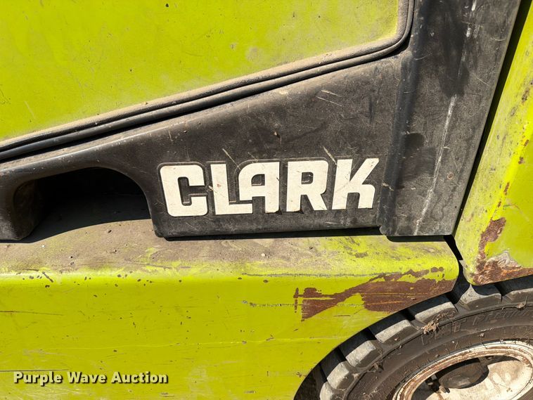image for item FB5876 Clark CGP-30 forklift