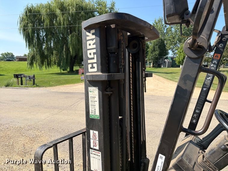image for item FB5876 Clark CGP-30 forklift