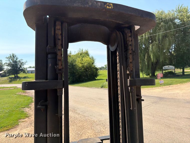 image for item FB5876 Clark CGP-30 forklift