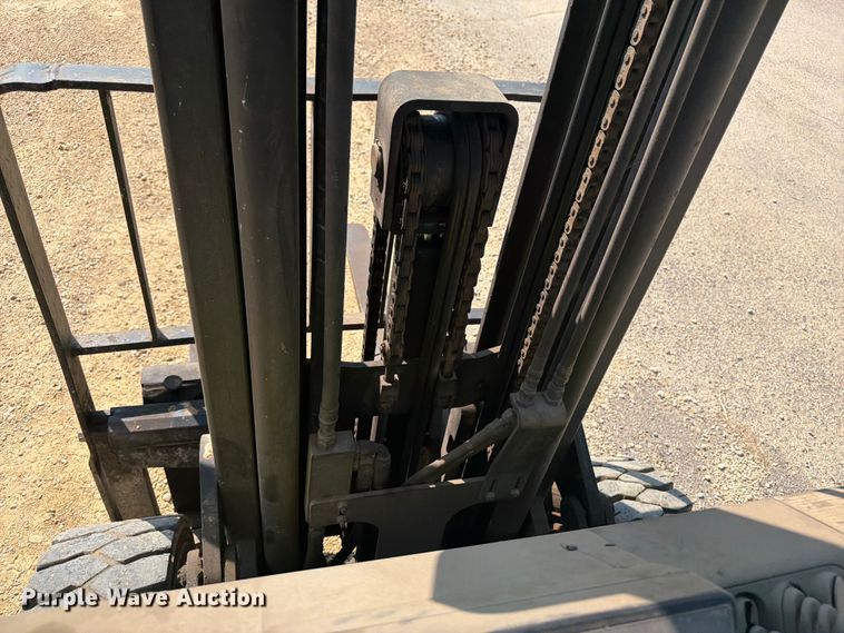 image for item FB5876 Clark CGP-30 forklift