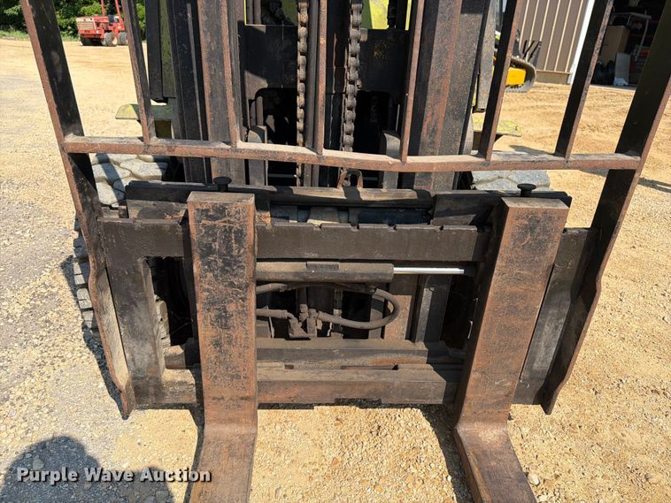 image for item FB5876 Clark CGP-30 forklift