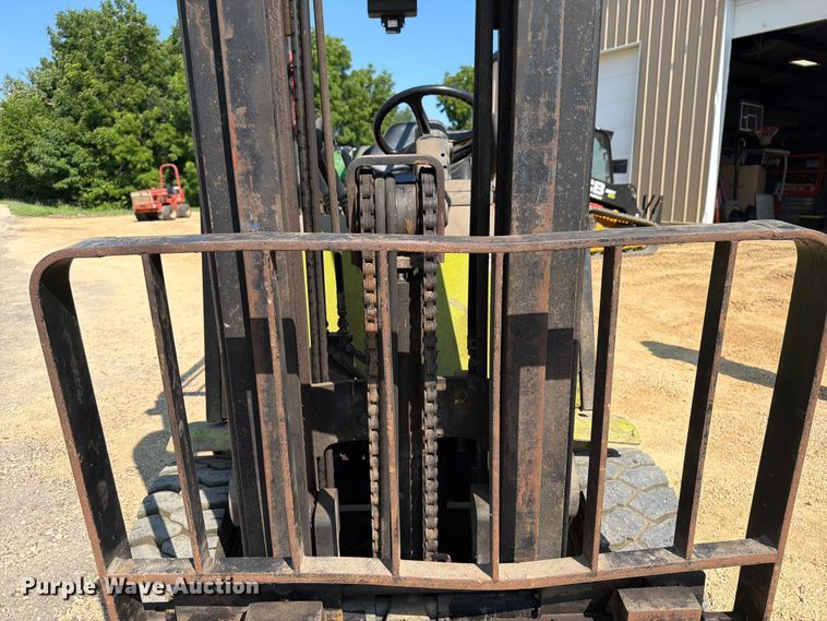 image for item FB5876 Clark CGP-30 forklift