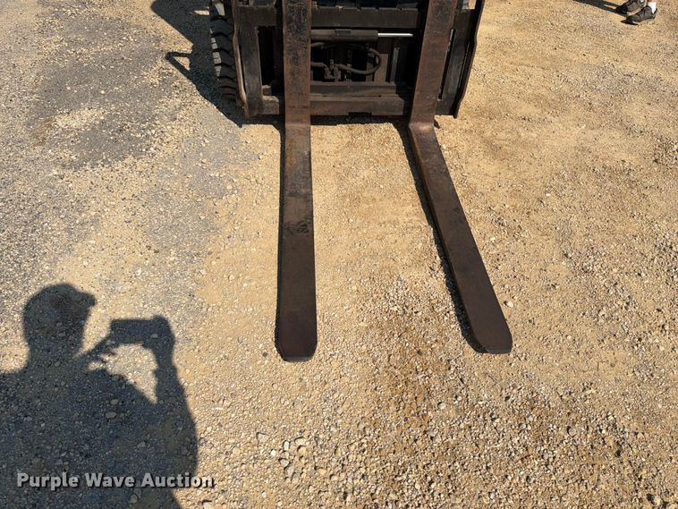 image for item FB5876 Clark CGP-30 forklift
