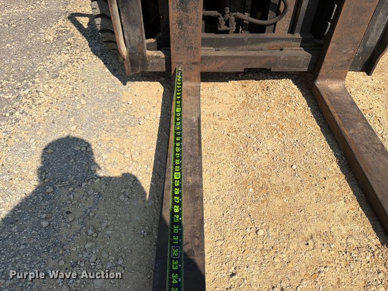 image for item FB5876 Clark CGP-30 forklift