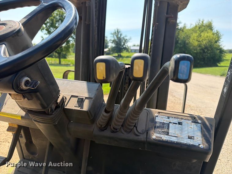 image for item FB5876 Clark CGP-30 forklift