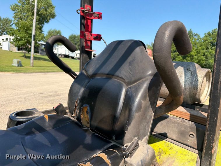 image for item FB5876 Clark CGP-30 forklift