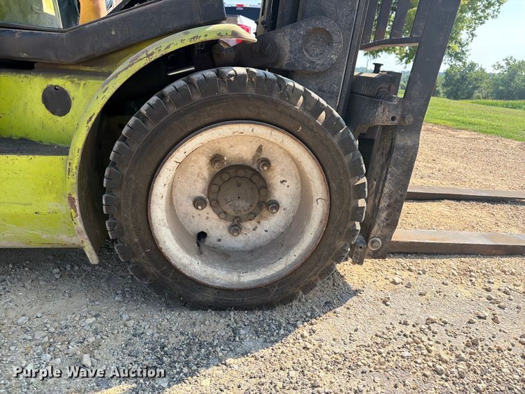 image for item FB5876 Clark CGP-30 forklift