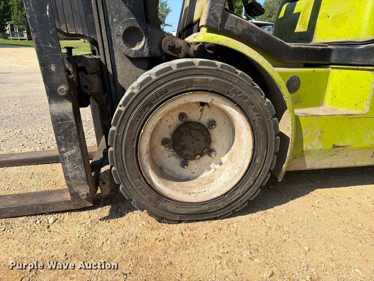 image for item FB5876 Clark CGP-30 forklift