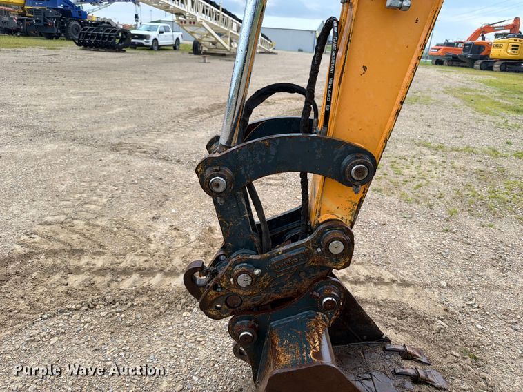 image for item FB5878 2015 Hyundai Robex 60CR-9A mini excavator