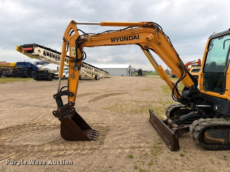 image for item FB5878 2015 Hyundai Robex 60CR-9A mini excavator