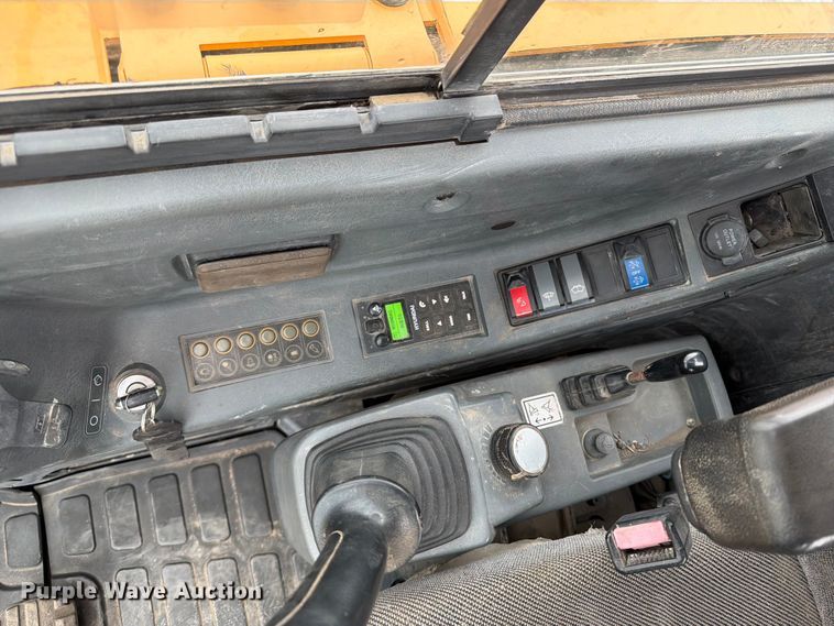 image for item FB5878 2015 Hyundai Robex 60CR-9A mini excavator