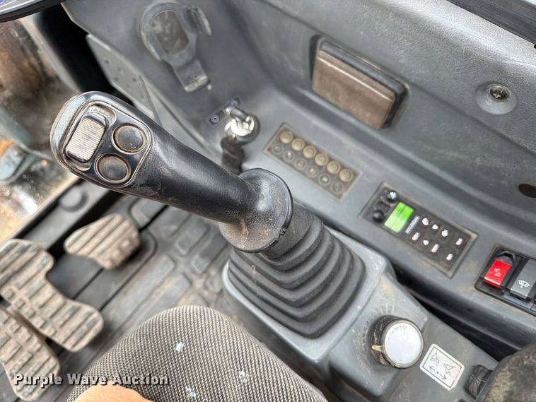 image for item FB5878 2015 Hyundai Robex 60CR-9A mini excavator