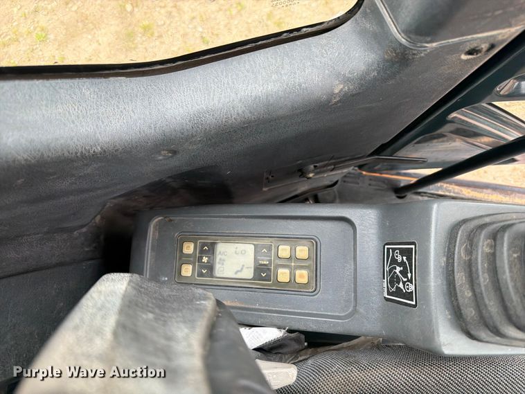 image for item FB5878 2015 Hyundai Robex 60CR-9A mini excavator