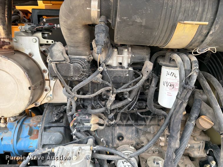 image for item FB5878 2015 Hyundai Robex 60CR-9A mini excavator