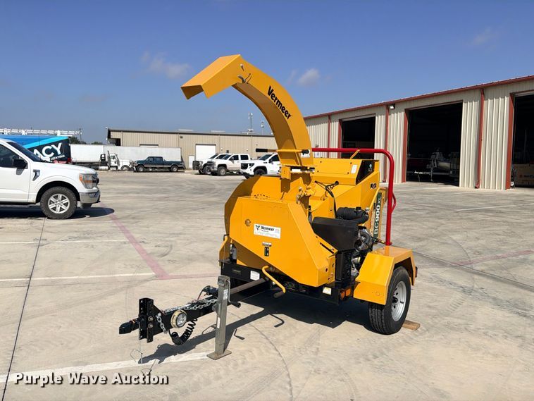 image for item FB8267 2022 Vermeer BC900XL wood chipper